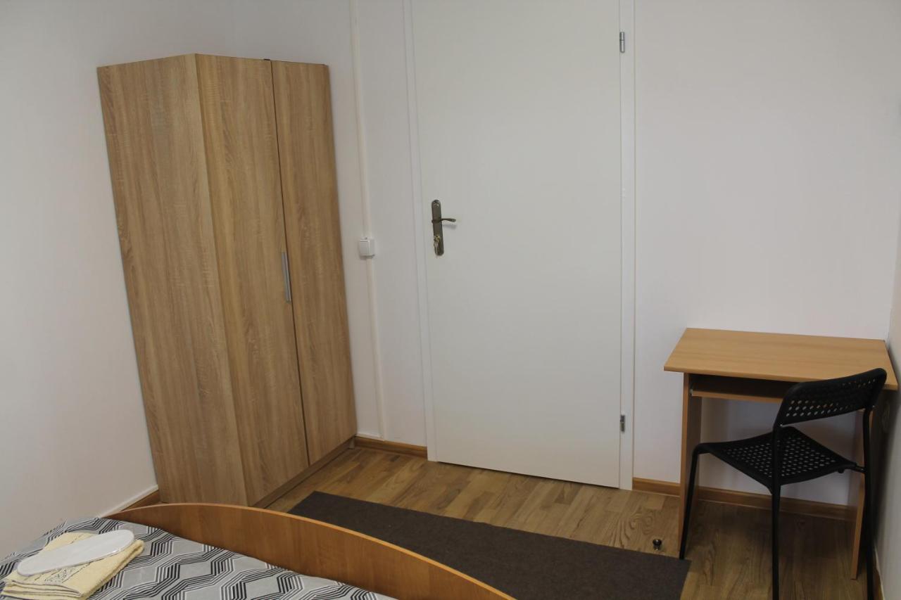 Saska Ochota Forest Guest House Warsawa Bagian luar foto
