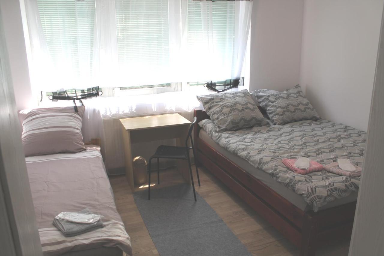 Saska Ochota Forest Guest House Warsawa Bagian luar foto